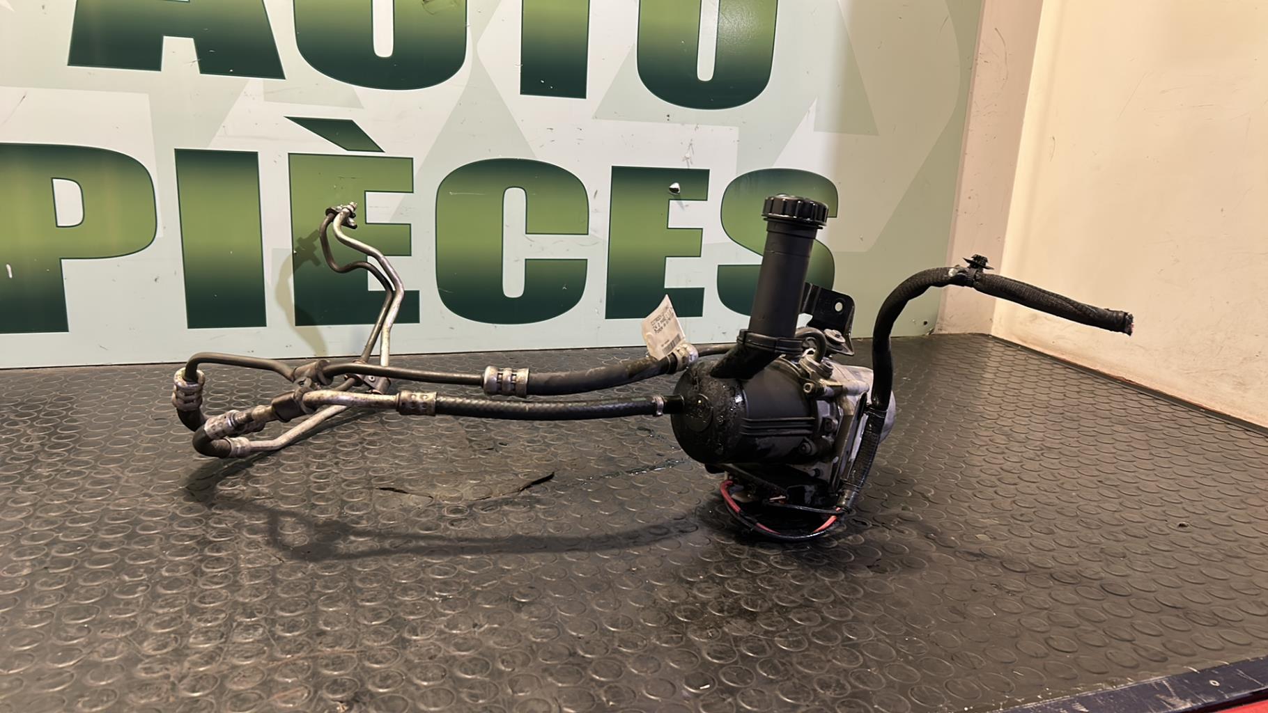 Pompe de direction CITROEN C4 2 PHASE 1 Essence - 1