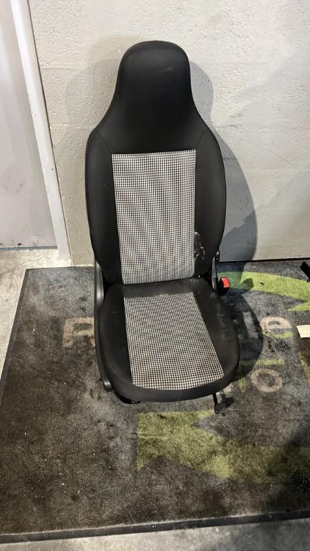 Siege avant droit RENAULT TWINGO 3 PHASE 1 Essence - 1