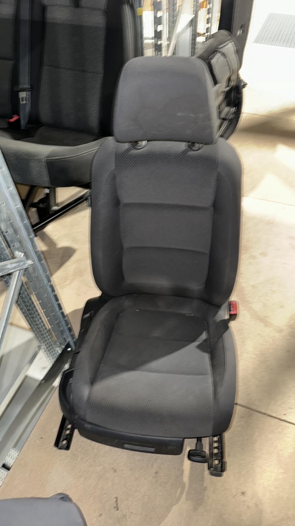 Siege avant droit VOLKSWAGEN GOLF PLUS PHASE 1 Diesel - 1