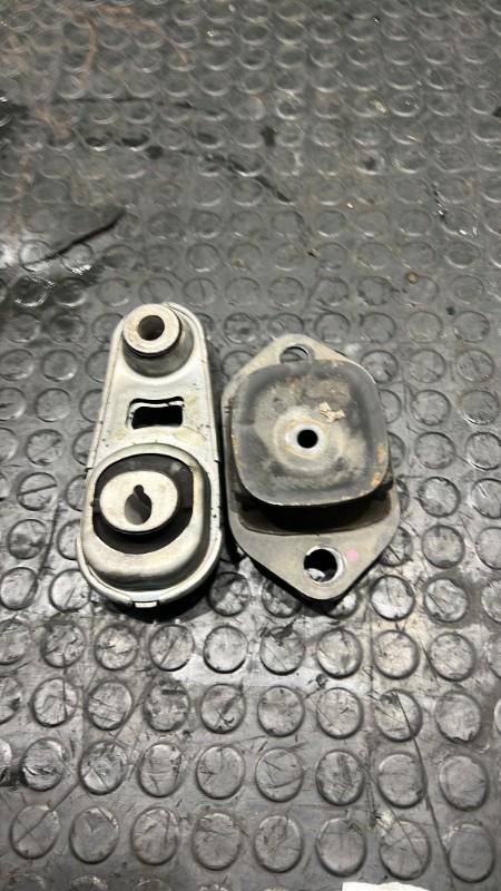 Support de boite RENAULT MEGANE 4 PHASE 1 Diesel - 1