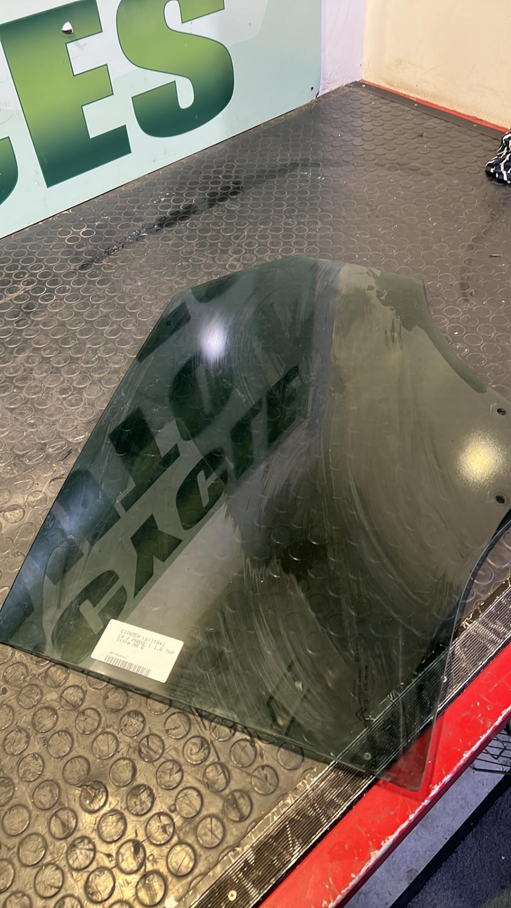 Vitre arriere gauche CITROEN C4 2 PHASE 1 Essence - 1