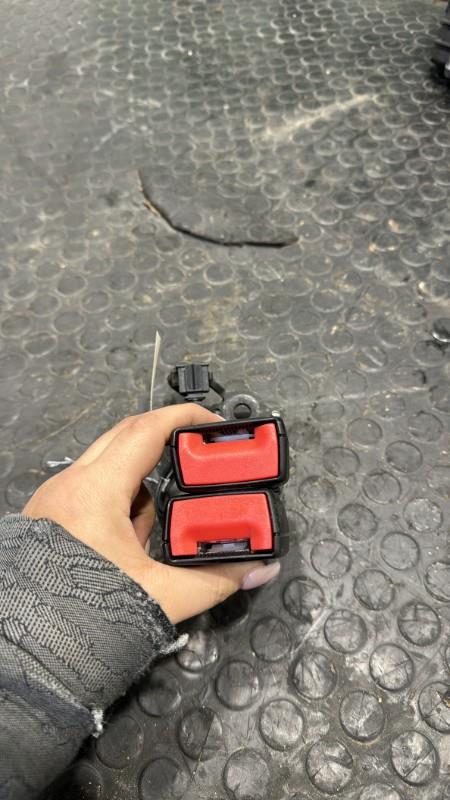 Attache ceinture arriere centrale AUDI A3 3 PHASE 1 Essence - 1