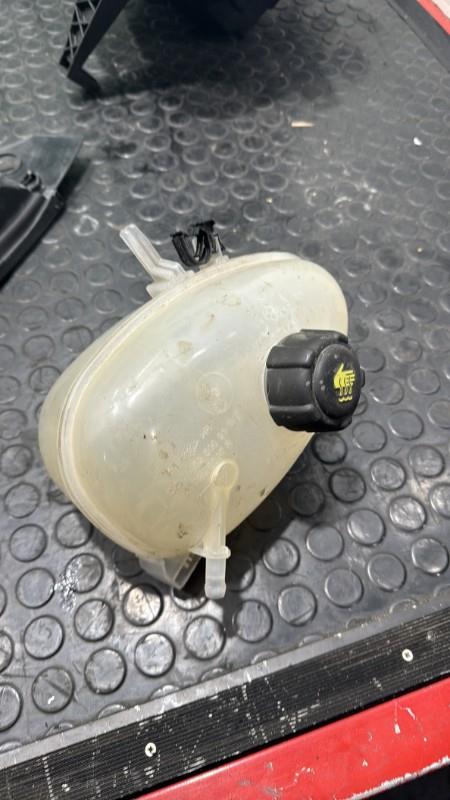 Vase d'expansion RENAULT TWINGO 3 PHASE 1 Essence - 1