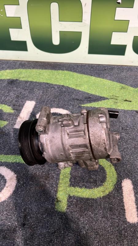 Compresseur clim VOLKSWAGEN GOLF 6 Essence - 1