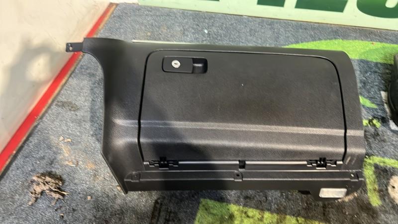 Boite a gants VOLKSWAGEN GOLF 6 Essence - 1