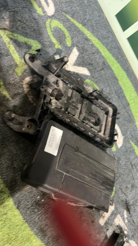 Cache batterie VOLKSWAGEN GOLF 6 Essence - 1