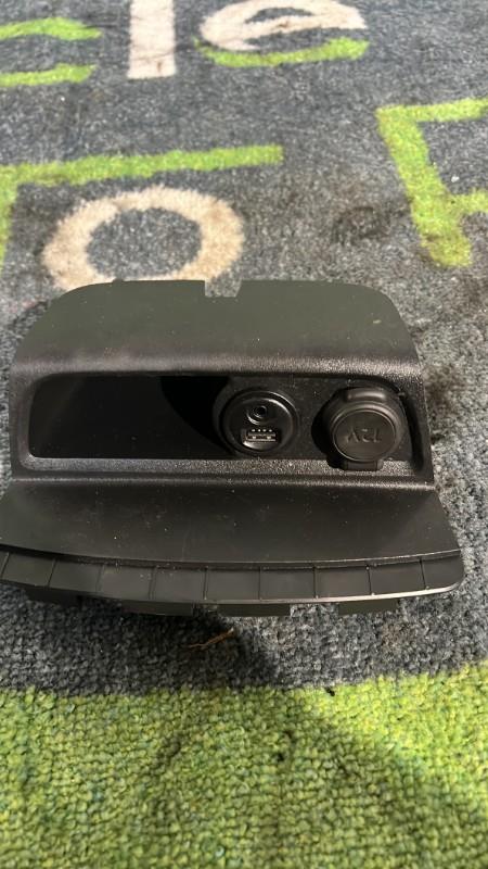 Prise port USB PEUGEOT 208 1 PHASE 1 Diesel - 1