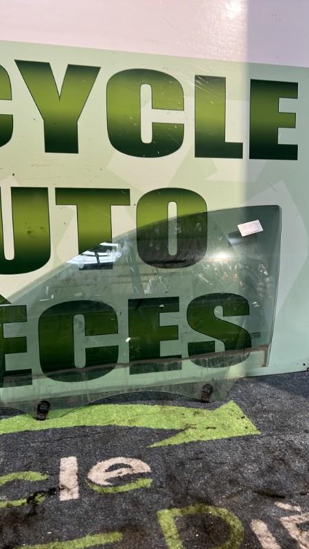 Vitre avant gauche RENAULT CLIO 3 PHASE 2 Diesel - 1