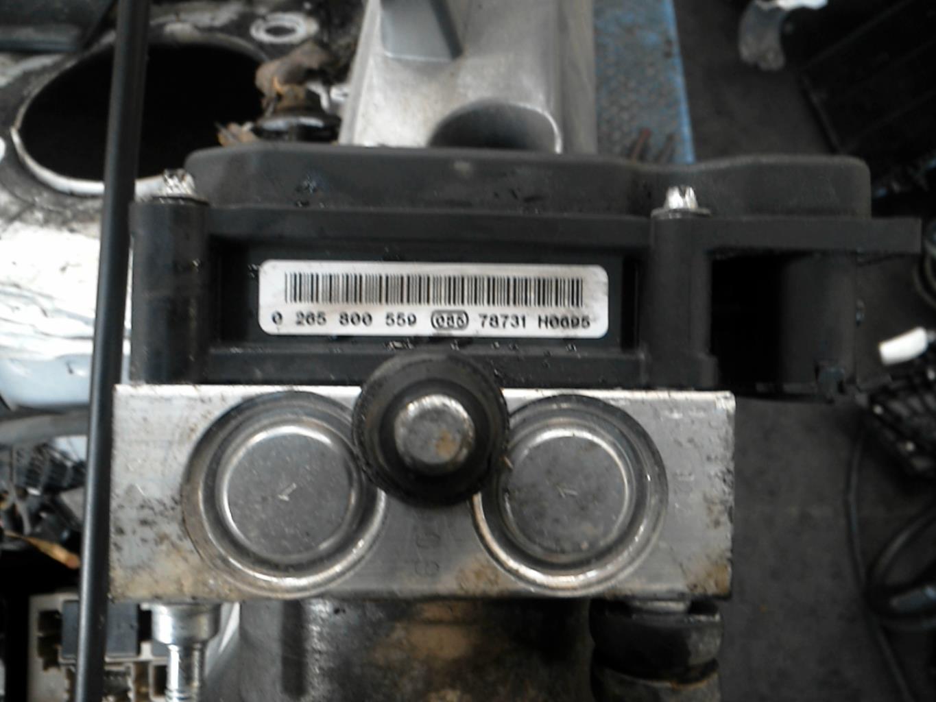 Bloc ABS (freins anti-blocage) RENAULT CLIO 3 PHASE 1 Essence - 1