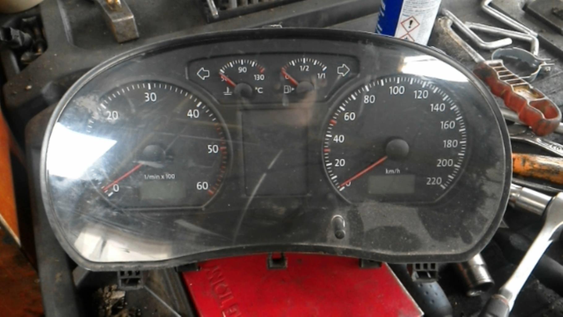 Compteur VOLKSWAGEN POLO 4 PHASE 2 Diesel - 1