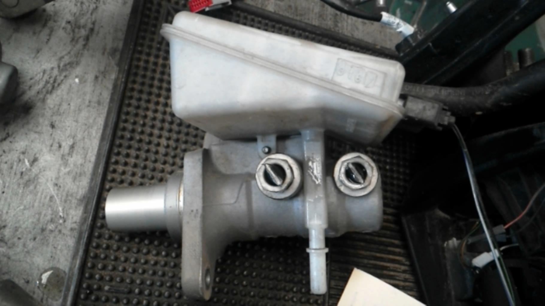 Maitre cylindre (freinage) FORD S-MAX 1 PHASE 1 Diesel - 1