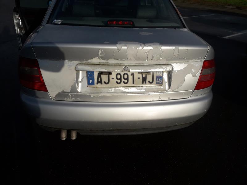 Serrure avant gauche AUDI A4 1 PHASE 1 Diesel - 1