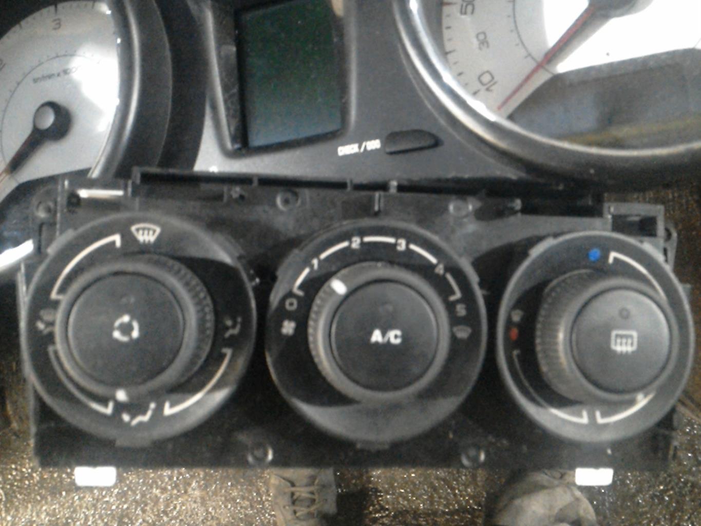 Commande chauffage PEUGEOT 308 1 SW PHASE 1 BREAK Diesel - 1