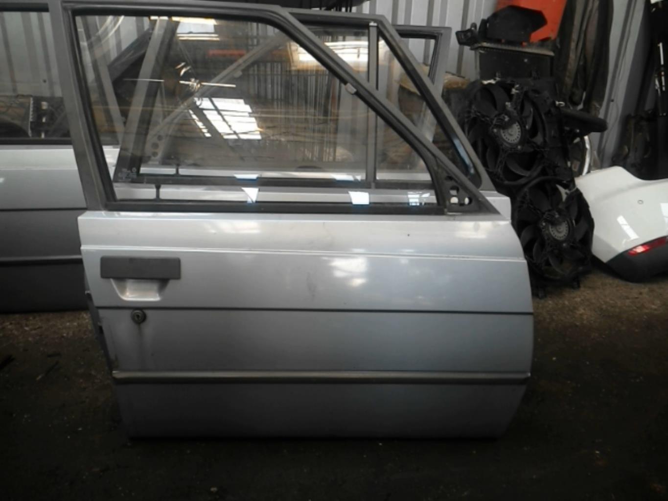 Porte avant droit RENAULT R9 Essence - 1