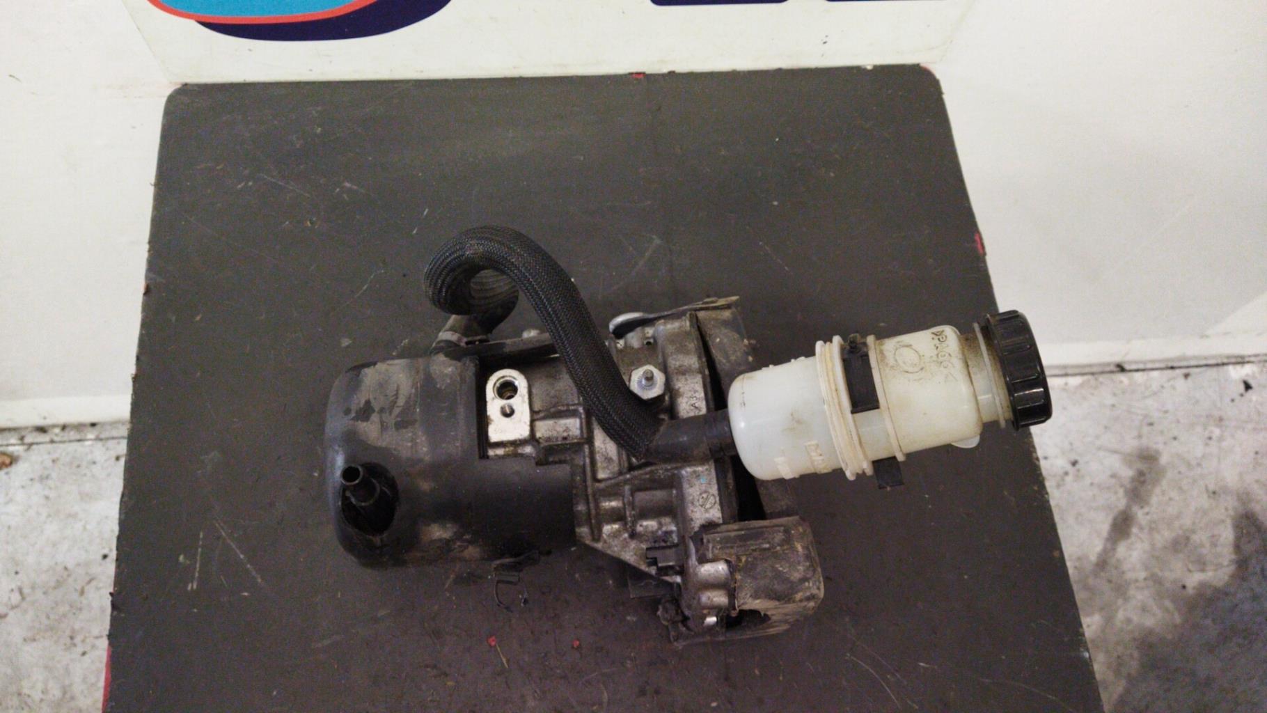 Pompe de direction CITROEN C5 2 Diesel - 1