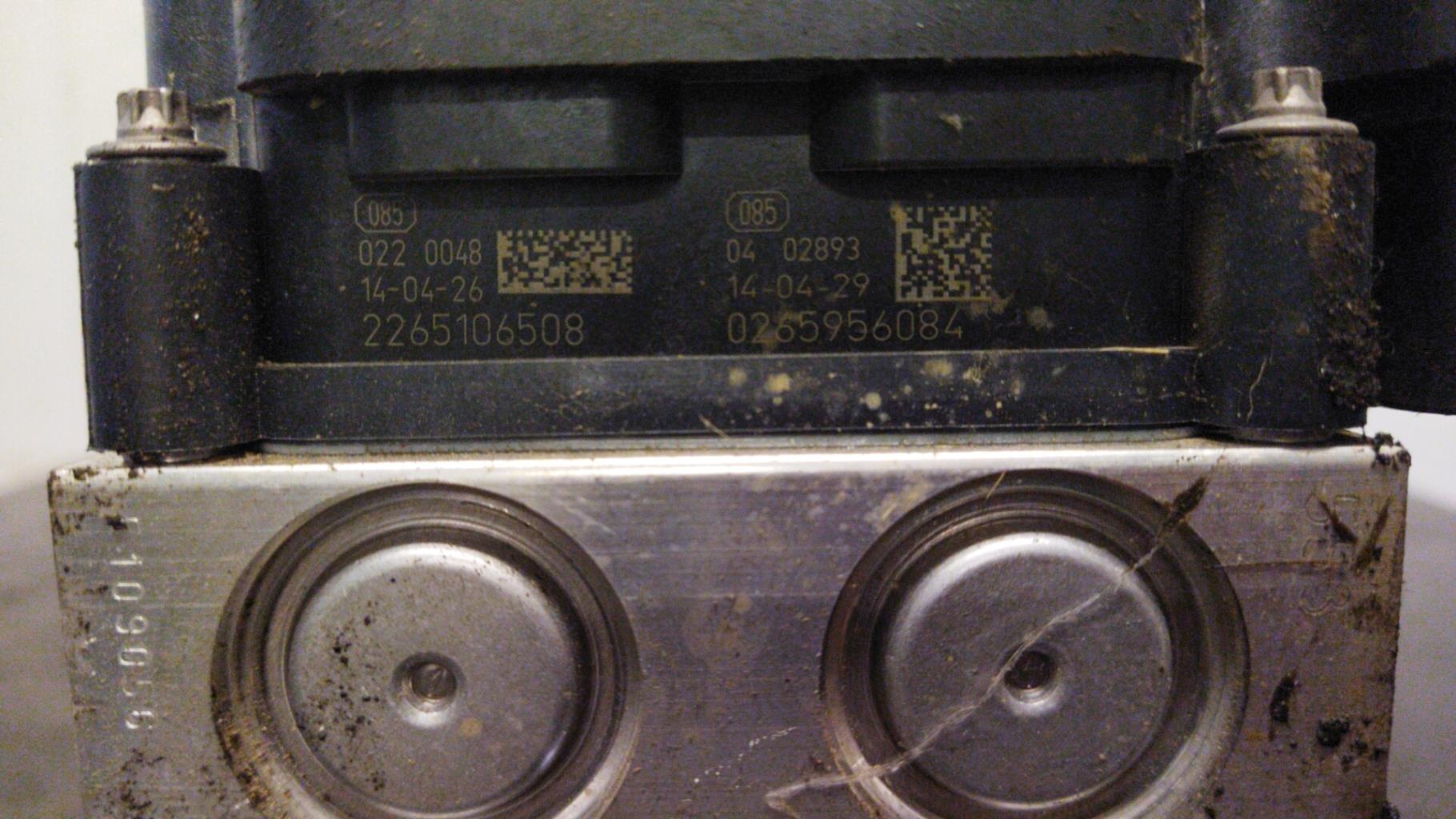 Bloc ABS (freins anti-blocage) AUDI A4 1 PHASE 2 Diesel - 1