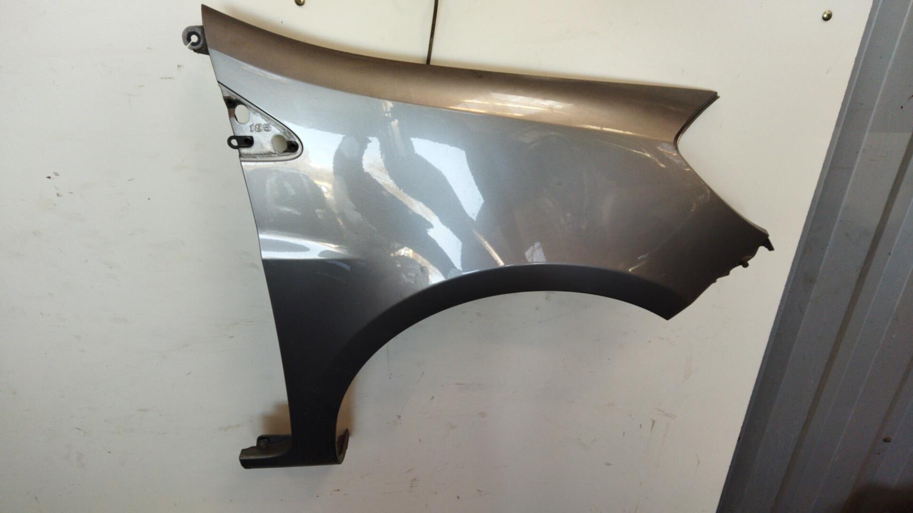 Aile avant gauche RENAULT CLIO 3 PHASE 1 BREAK Diesel - 1