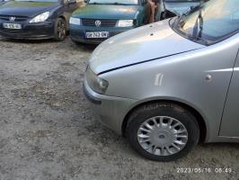 Triangle avant droit