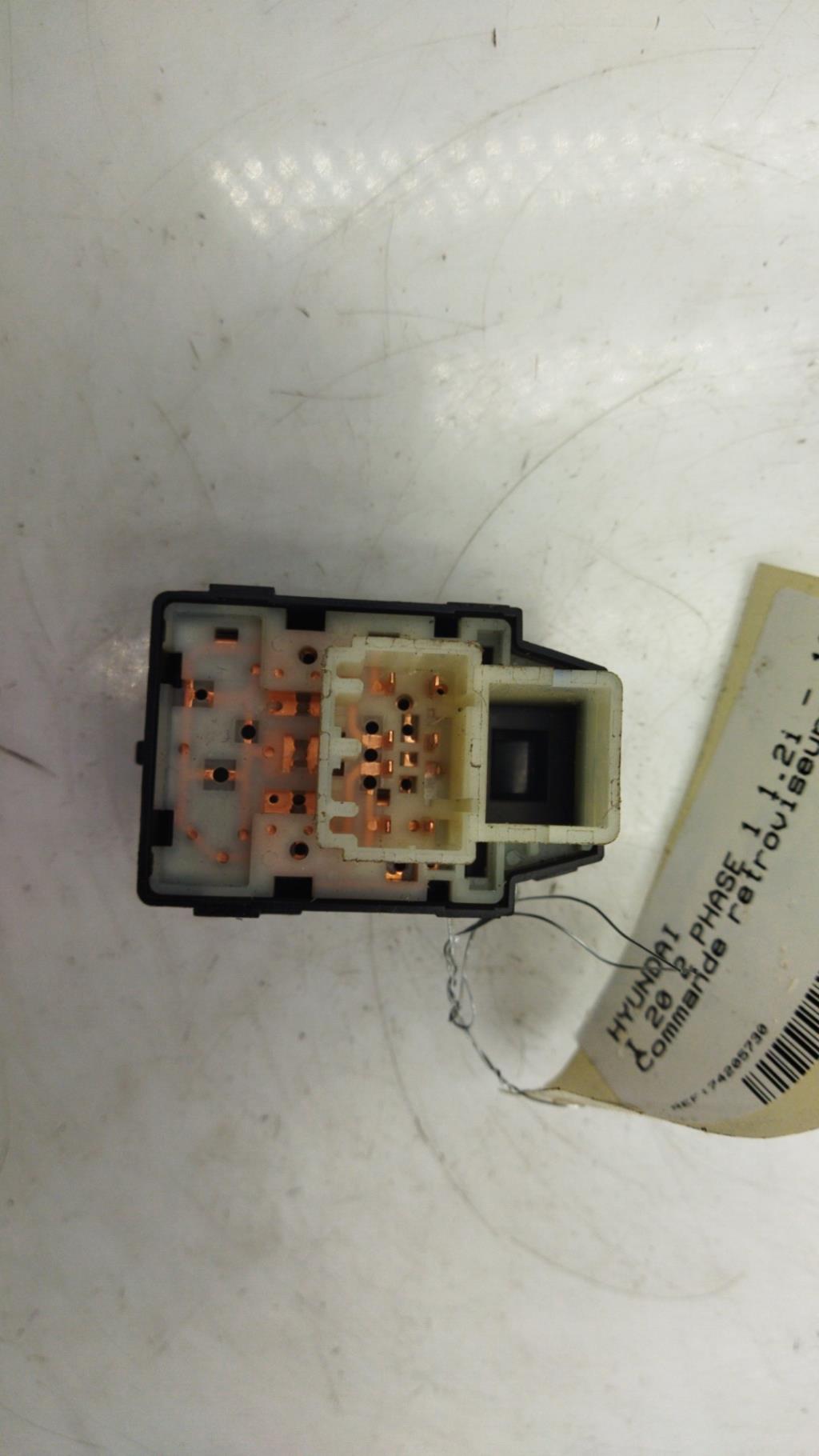 Commande retroviseurs HYUNDAI I 20 2 PHASE 1 Essence - 1