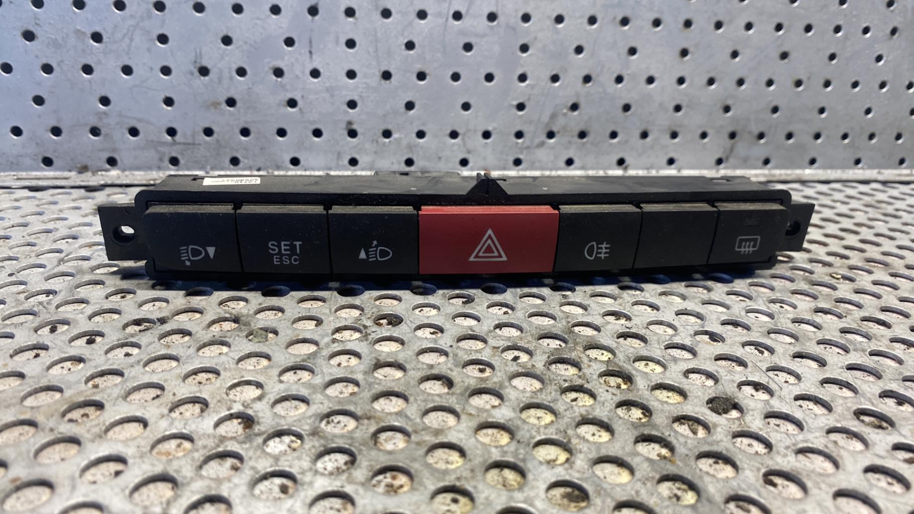 Bouton de warning FIAT DOBLO 2 PHASE 1 Diesel - 1