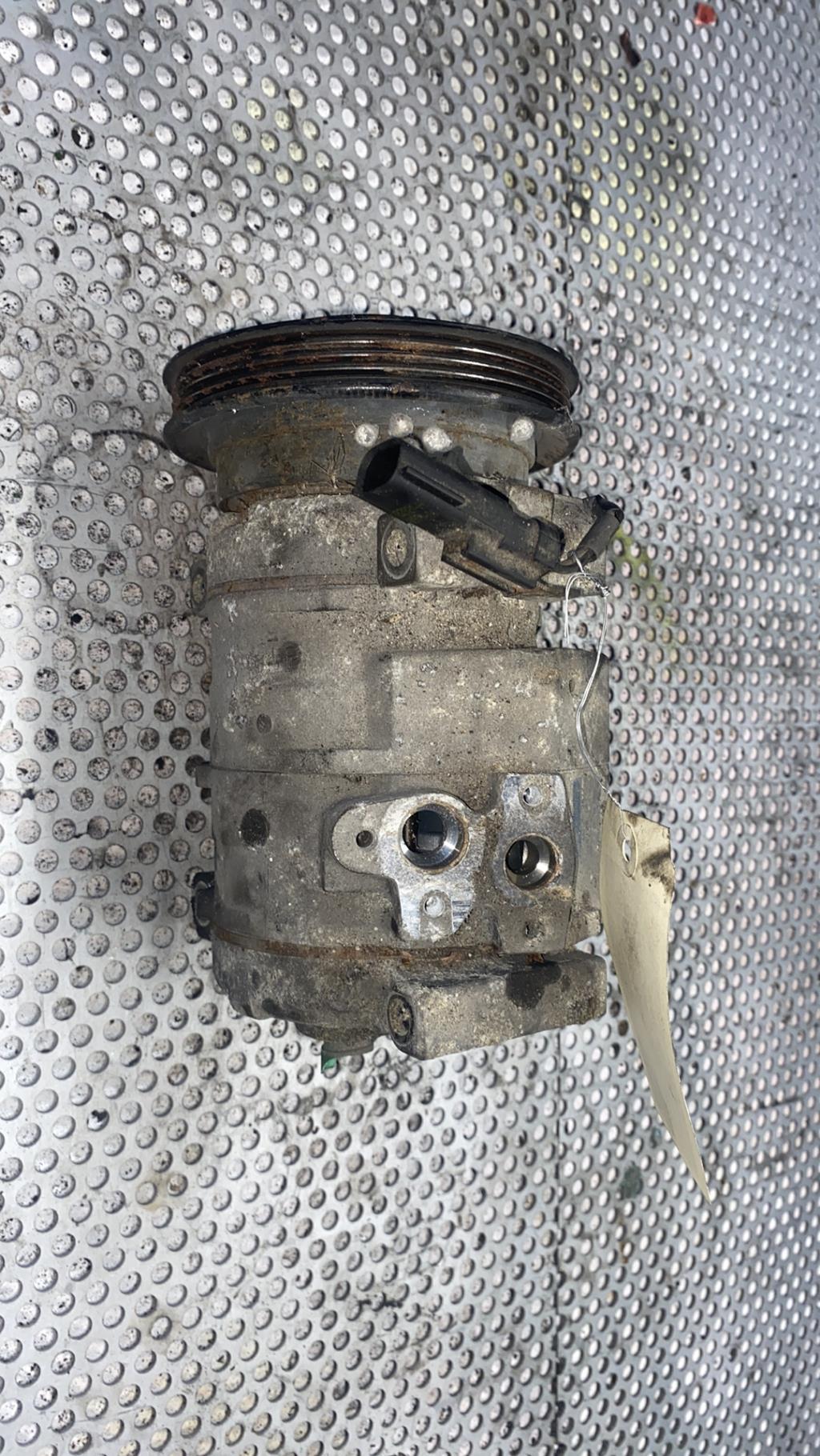 Compresseur clim CHRYSLER PT CRUISER PHASE 1 BREAK Essence - 1