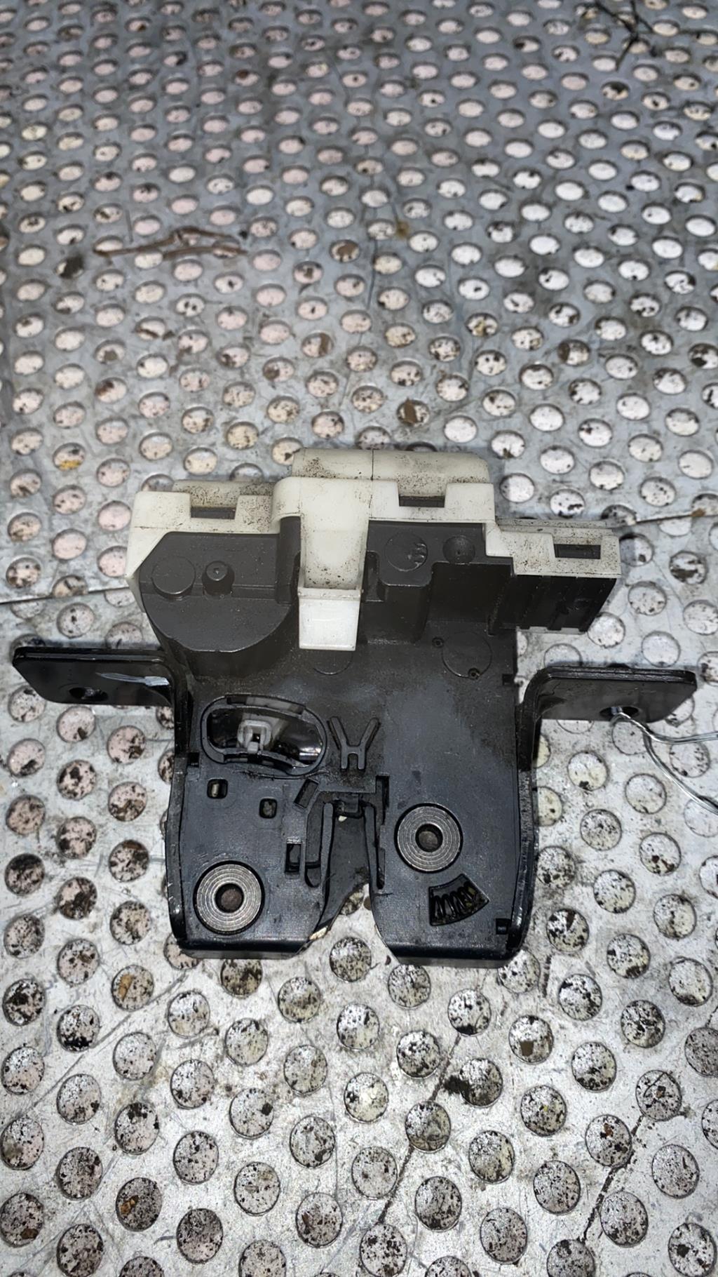 Serrure de hayon RENAULT SCENIC 2 PHASE 2 Diesel - 1