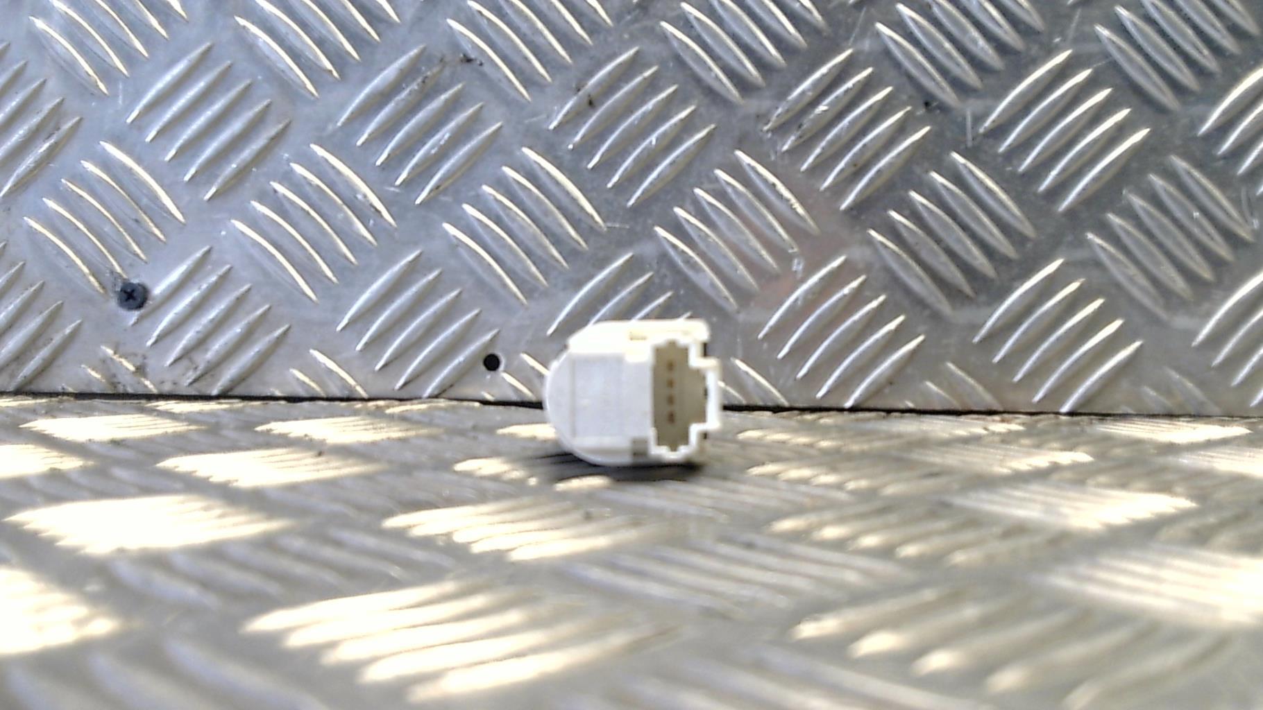 Contacteur feu stop RENAULT CLIO 4 PHASE 1 Essence - 1