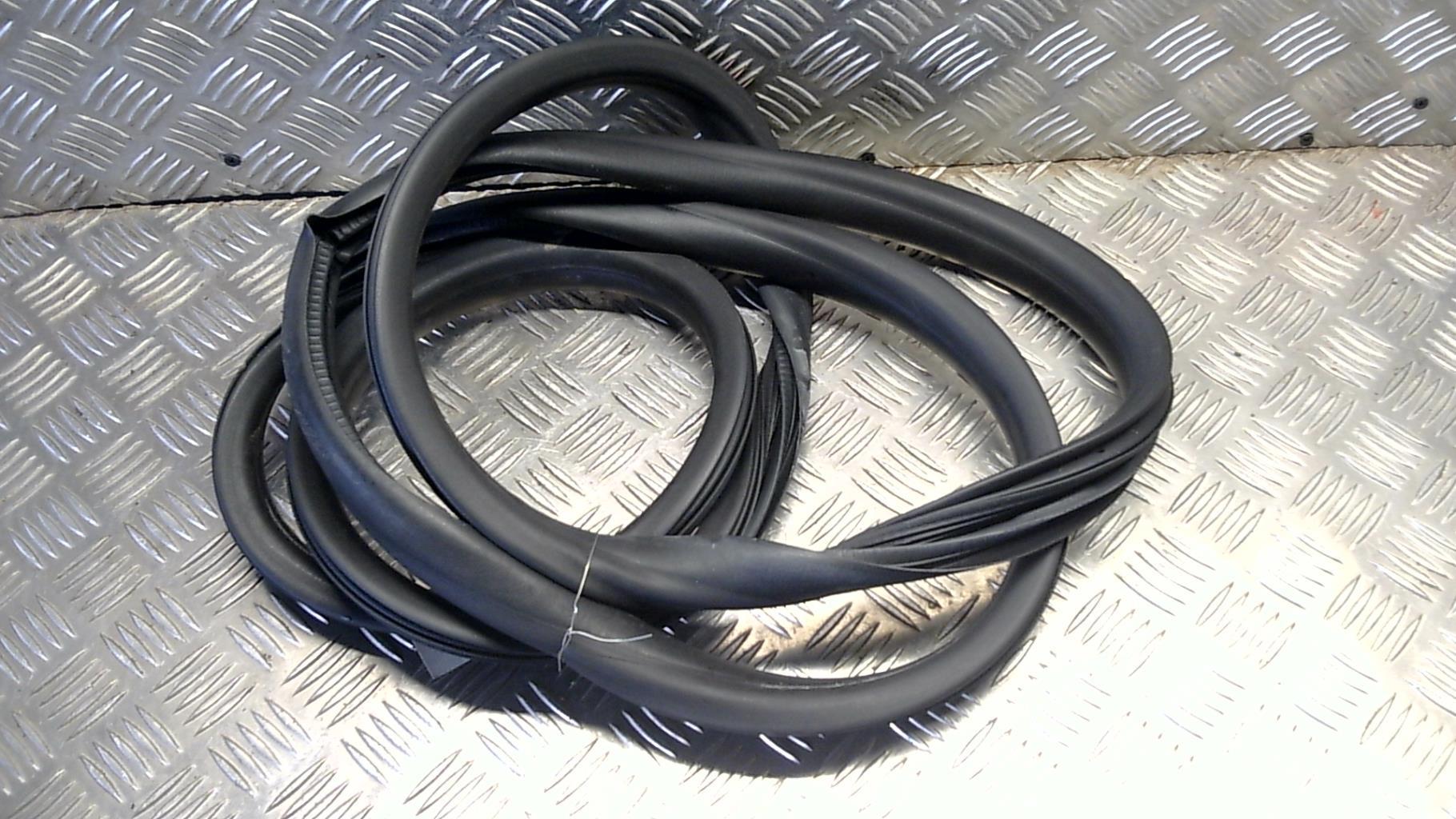 Joint de porte avant droite RENAULT CLIO 4 PHASE 1 Essence - 1