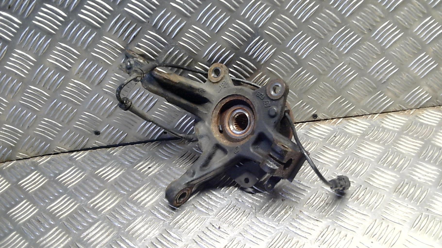 Moyeu avant gauche RENAULT CLIO 4 PHASE 1 Essence - 1