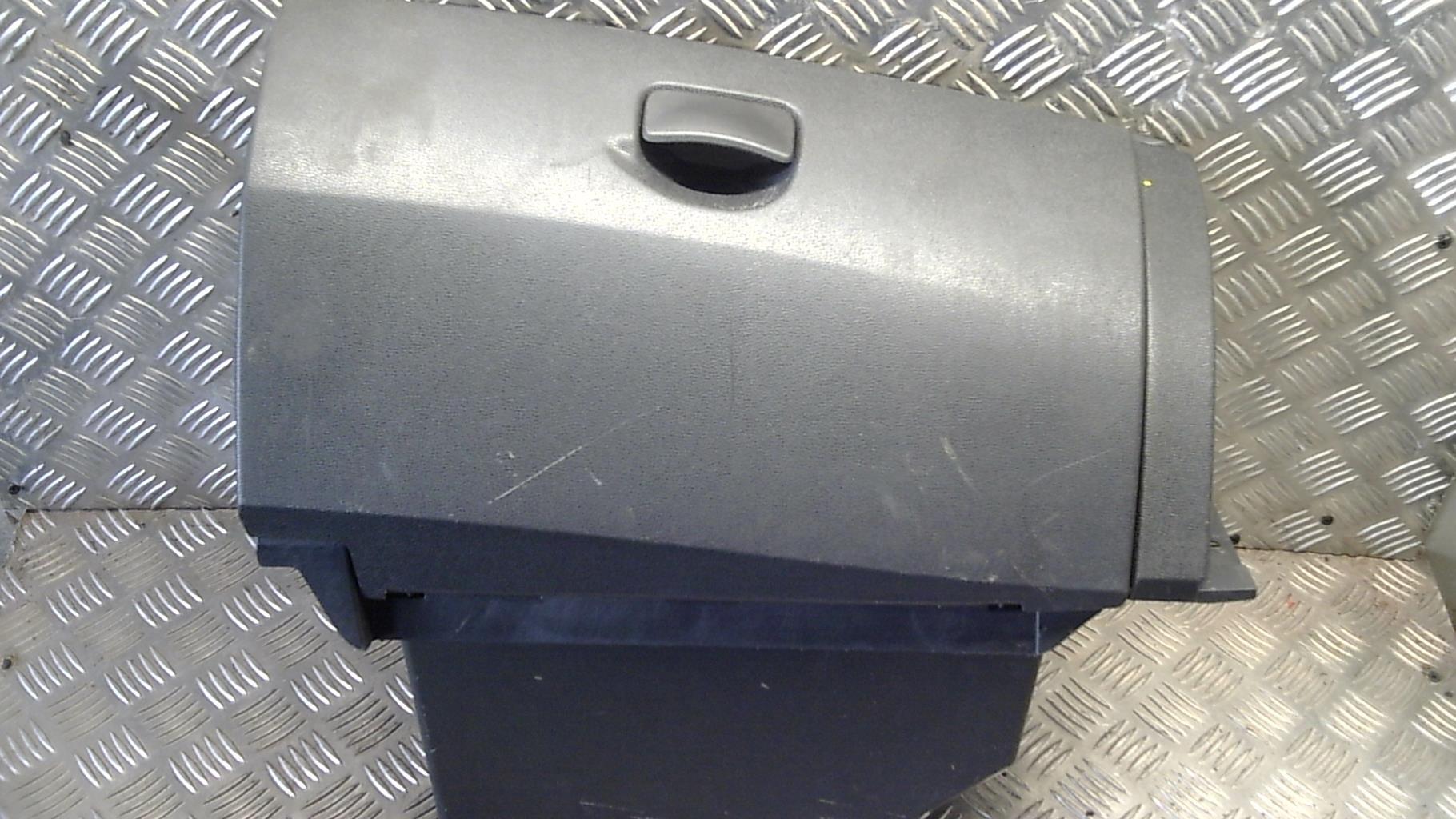 Boite a gants RENAULT CLIO 3 PHASE 1 Diesel - 1