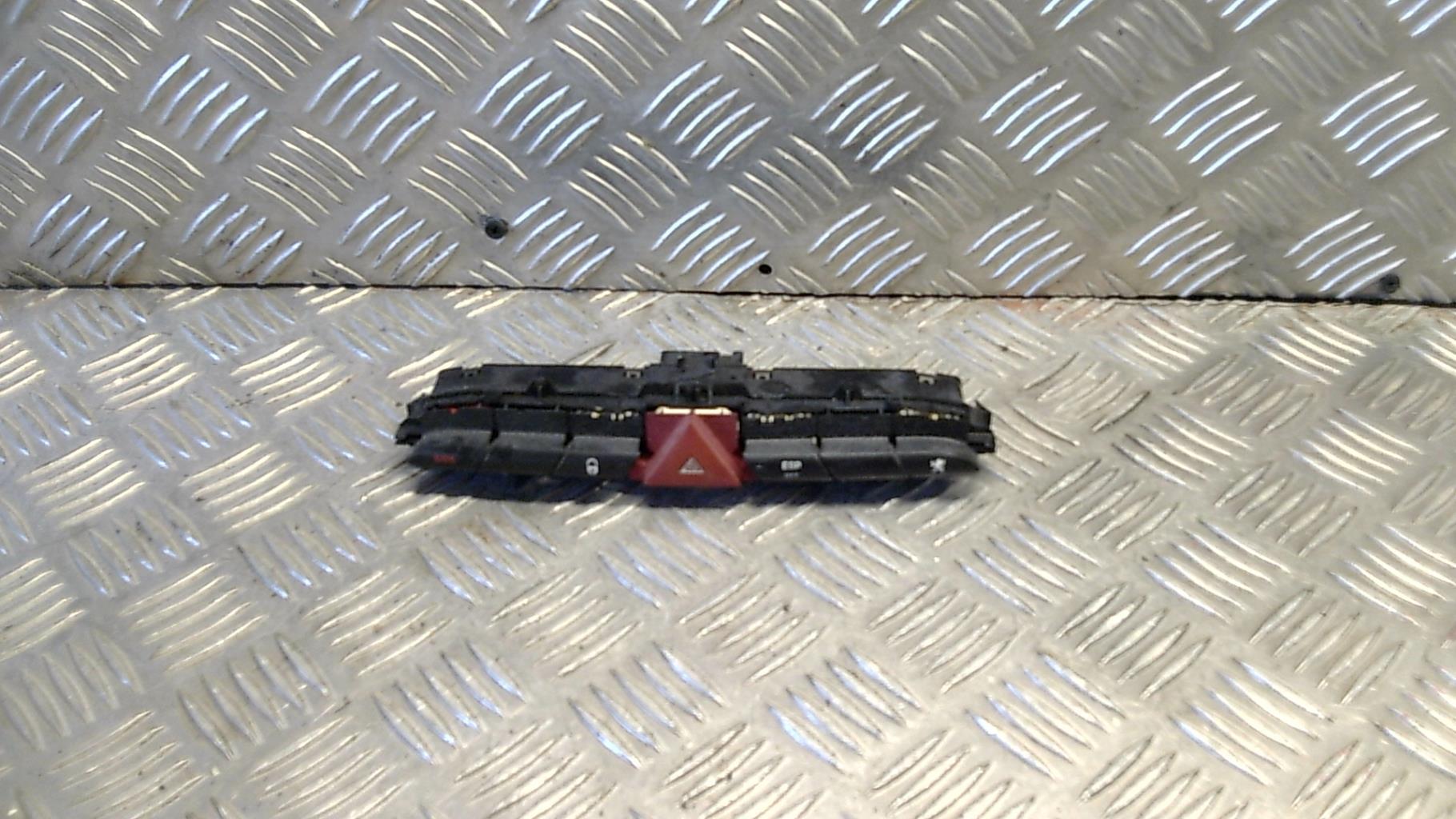 Bouton de warning PEUGEOT 308 1 SW PHASE 1 BREAK Diesel - 1