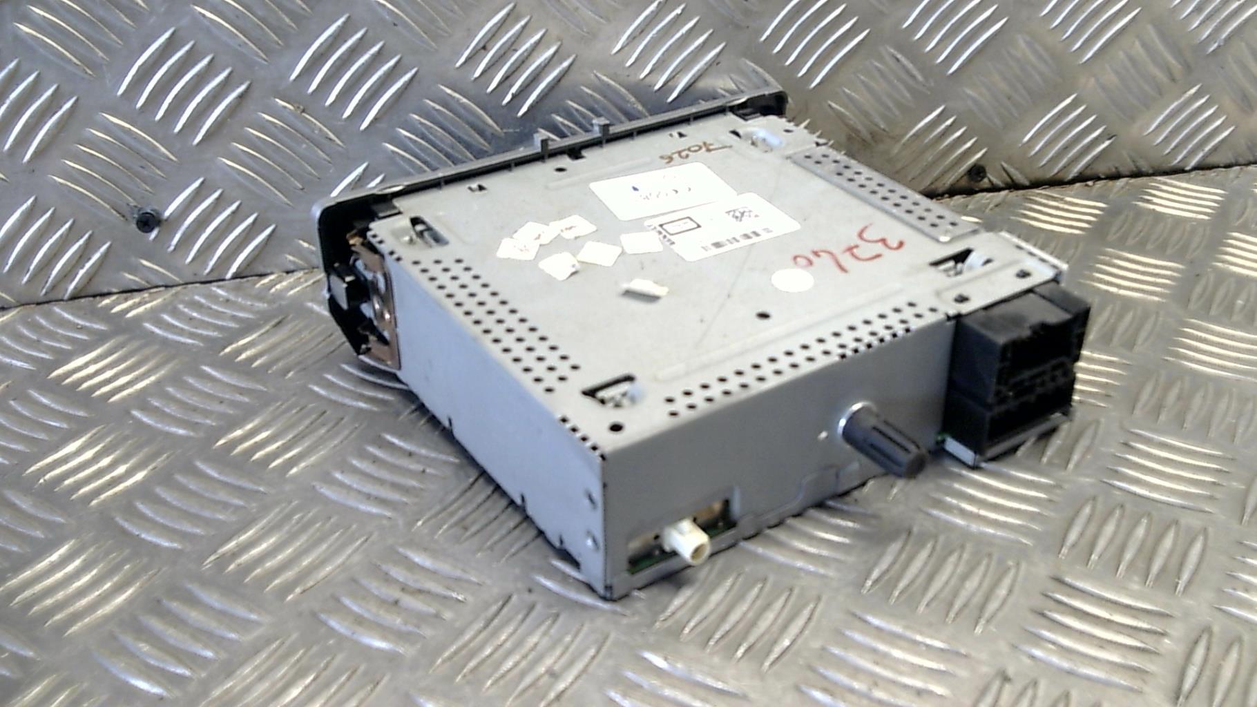 Autoradio d'origine RENAULT MEGANE 3 PHASE 2 BREAK Diesel - 1