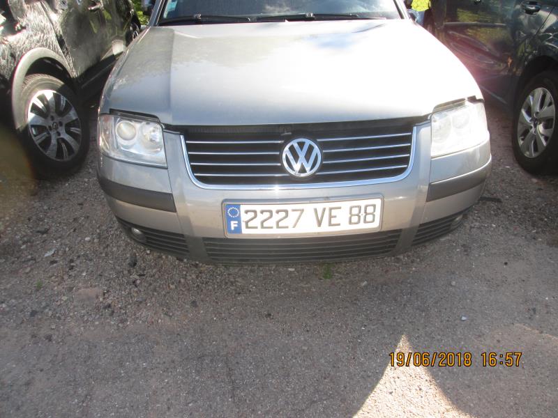 Pare choc arriere VOLKSWAGEN PASSAT 4 PHASE 2 BREAK Diesel - 1