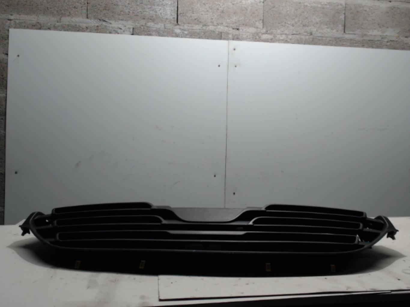 Calandre RENAULT TRAFIC 3  - 1