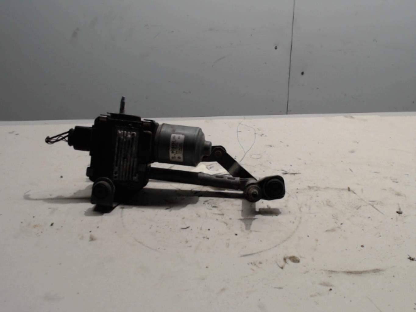 Moteur essuie glace avant -...