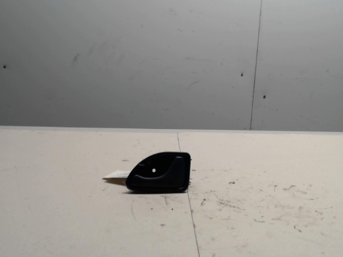 Poignee interieur avant droit RENAULT TWINGO 1 PHASE 1 Essence - 1