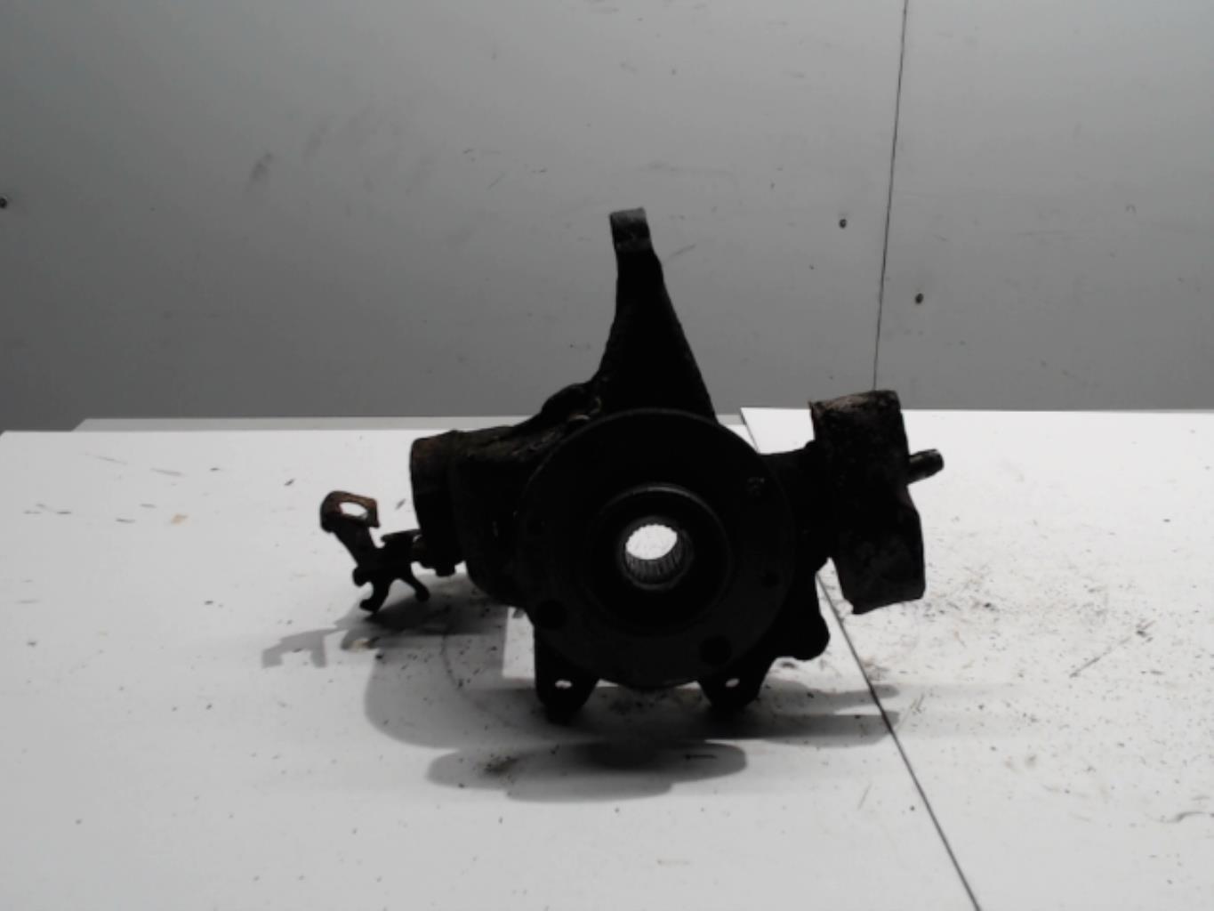 Fusee avant gauche PEUGEOT 406 PHASE 1 Diesel - 1