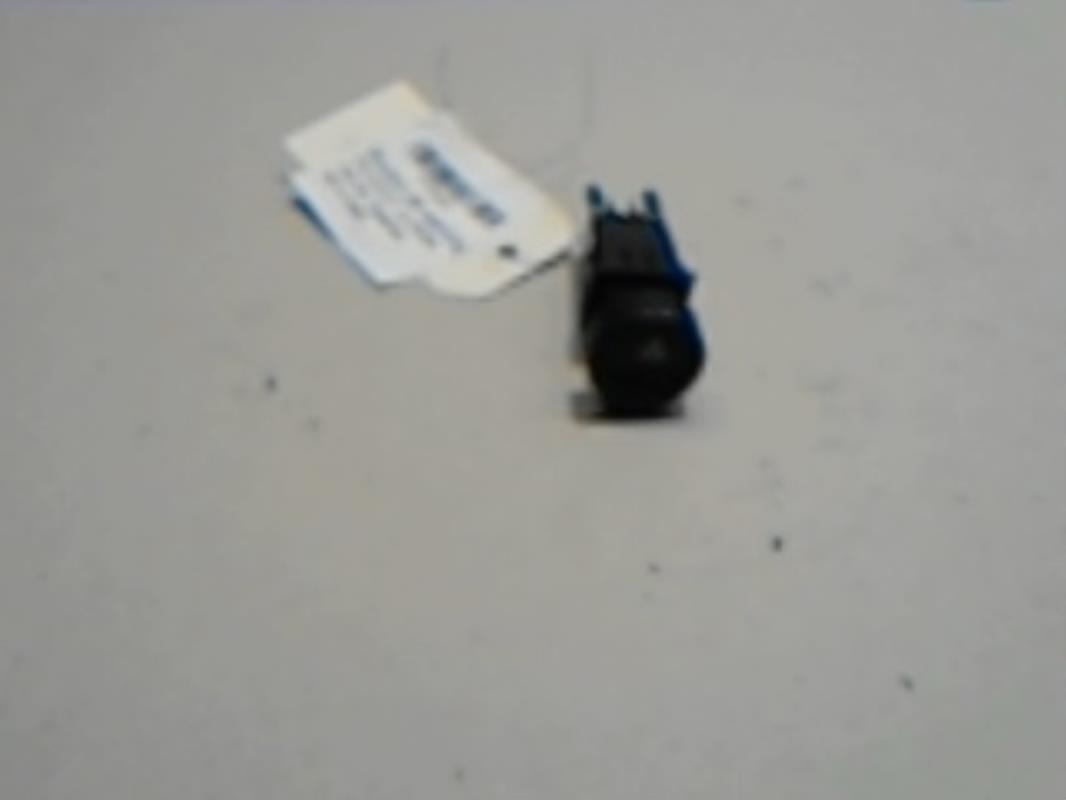 Bouton de warning PEUGEOT 106 PHASE 1 Essence - 1