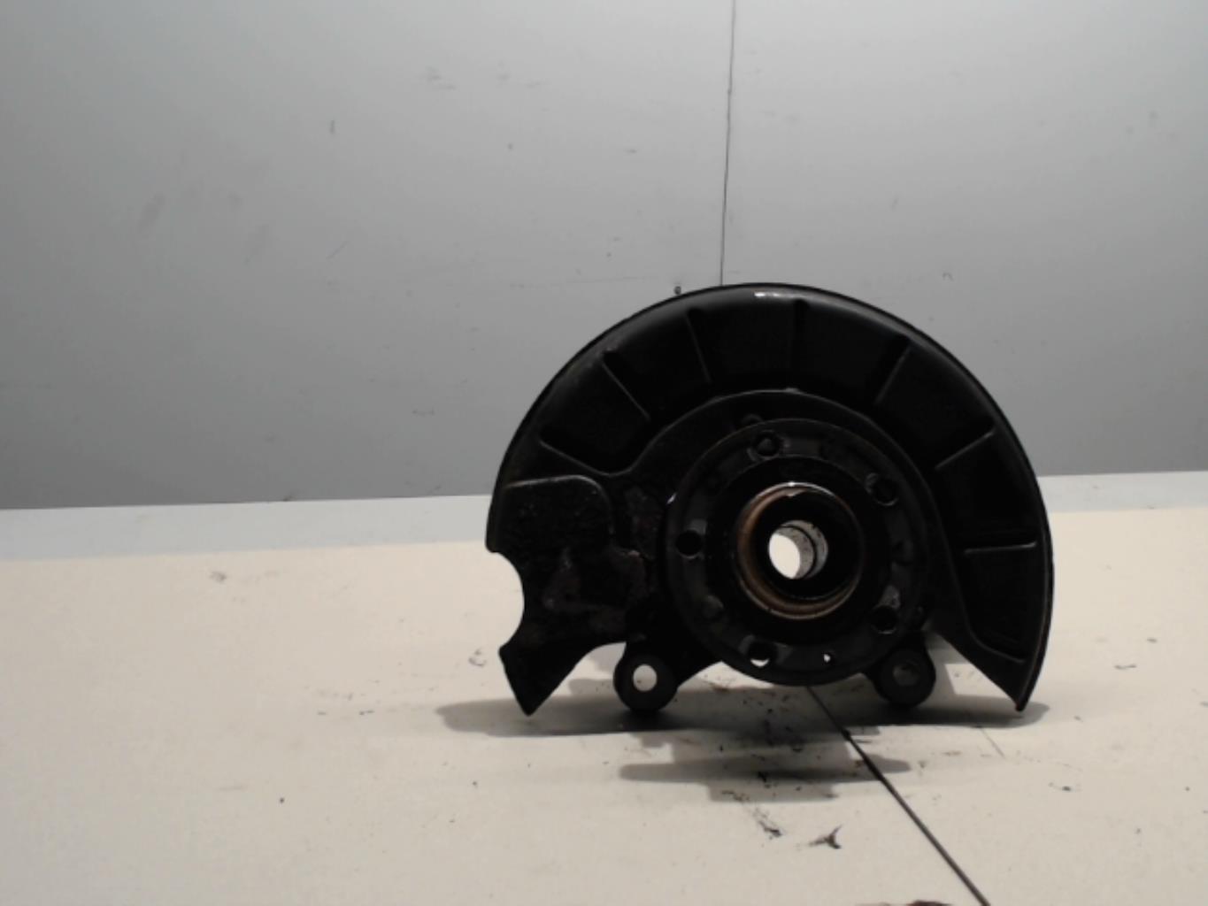 Fusee avant droit VOLKSWAGEN GOLF 5 Diesel - 1