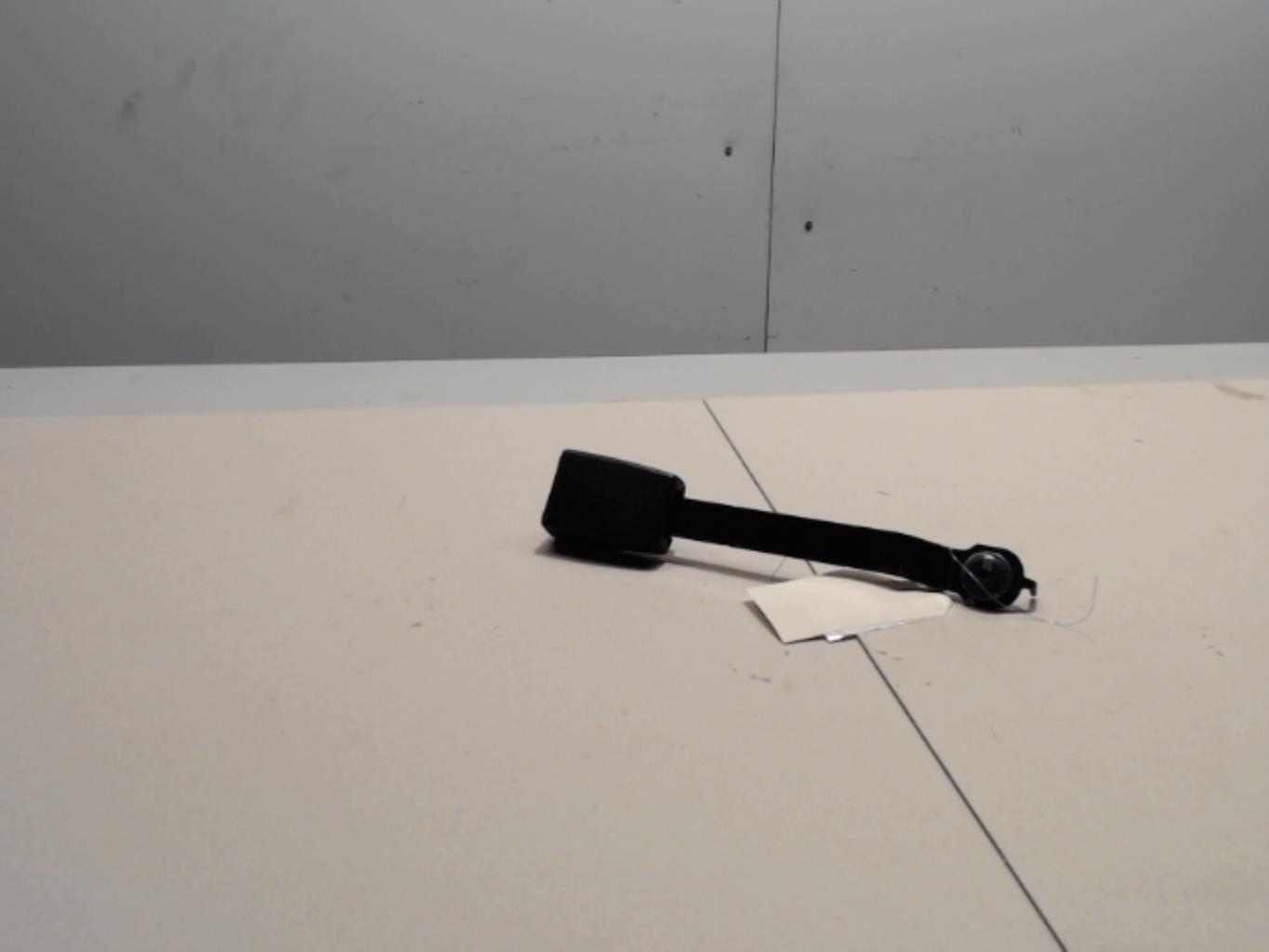 Attache ceinture avant...