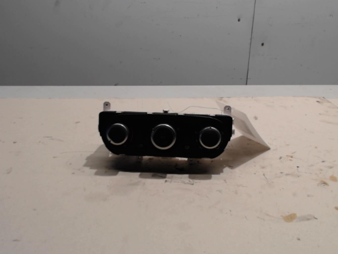 Commande chauffage RENAULT CLIO 4 PHASE 2 Essence - 1