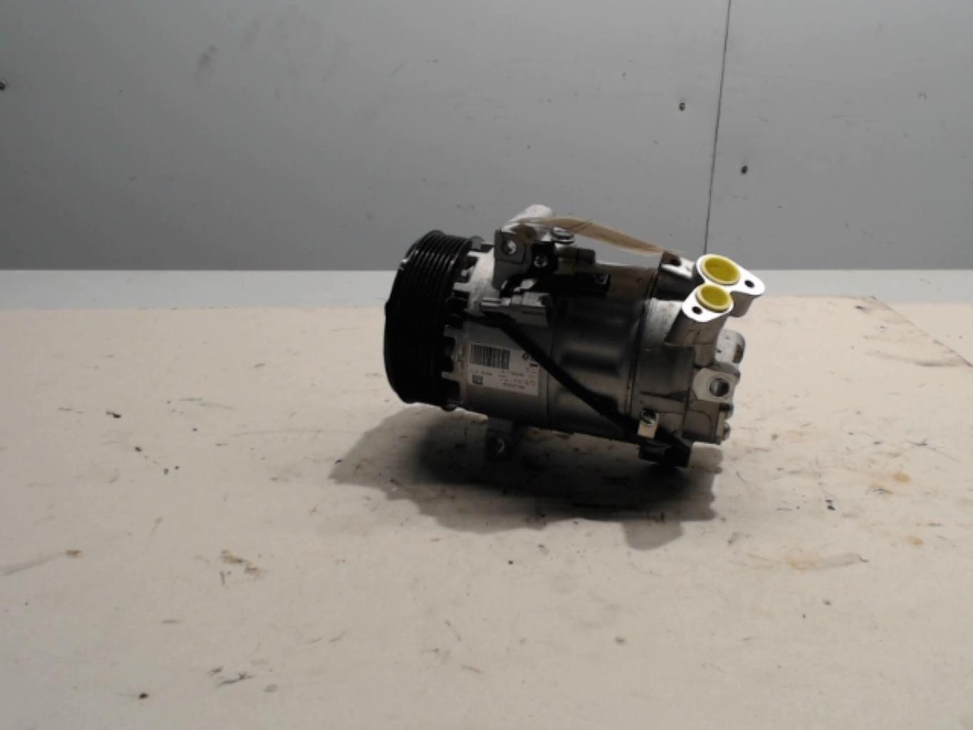 Compresseur clim - RENAULT 