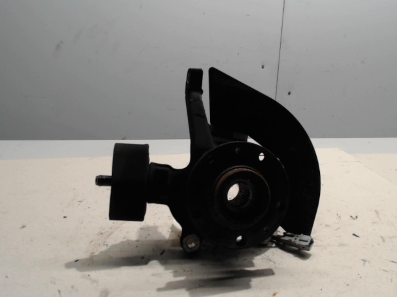Fusee avant droit PEUGEOT 605 PHASE 1 Diesel - 1