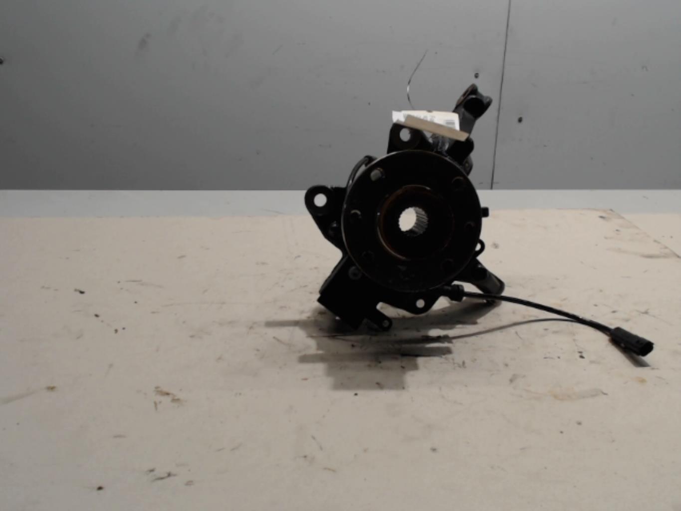 Fusee avant gauche - RENAULT 