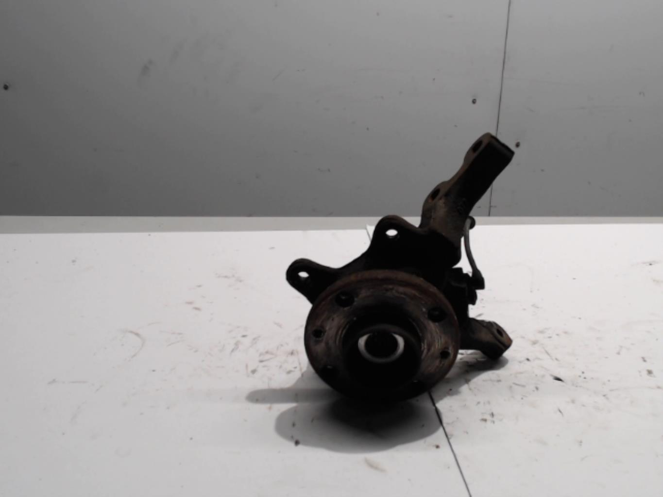Fusee avant gauche - RENAULT 