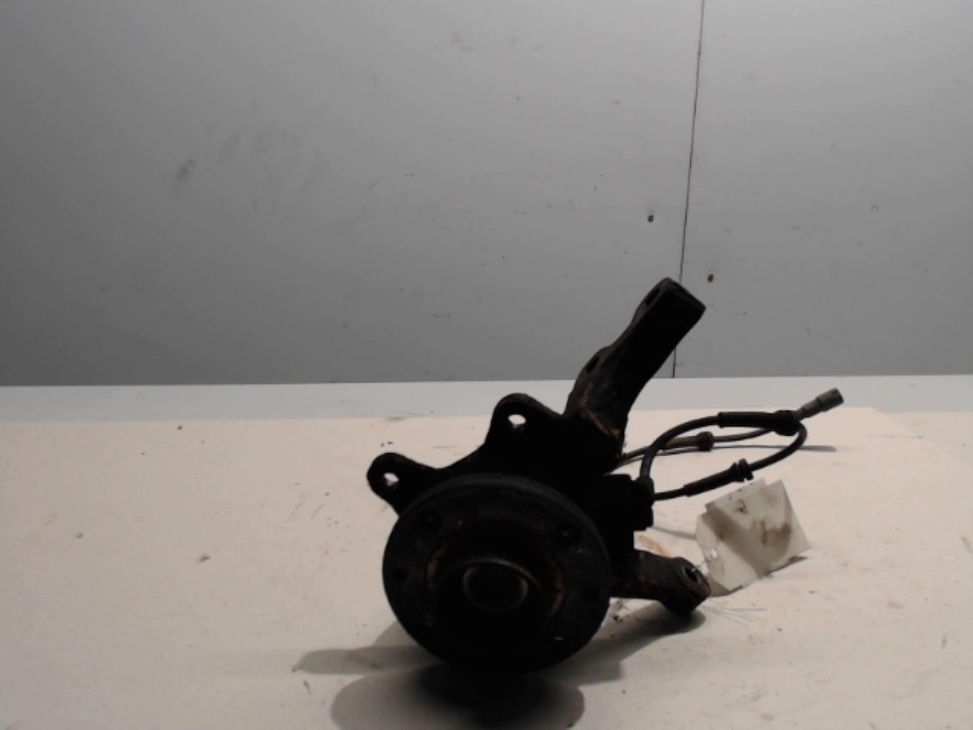 Fusee avant gauche RENAULT MEGANE 1 BREAK Diesel - 1