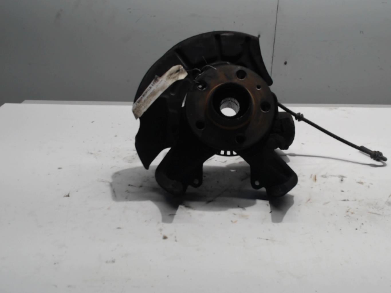 Fusee avant droit VOLKSWAGEN GOLF 4 Essence - 1