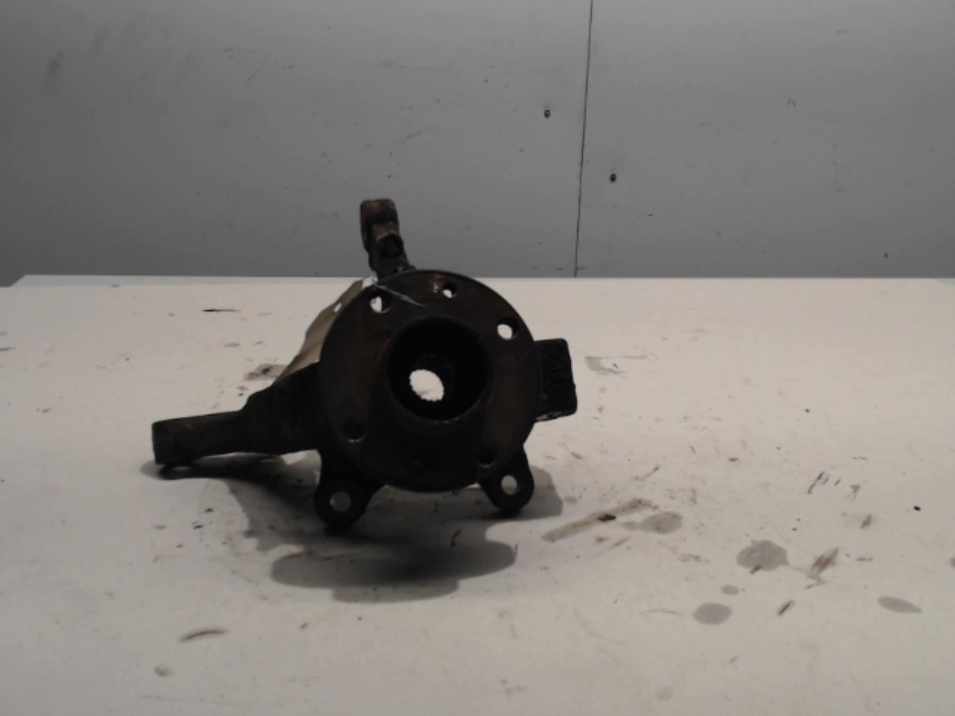 Fusee avant gauche NISSAN MICRA 3 PHASE 1 Essence - 1