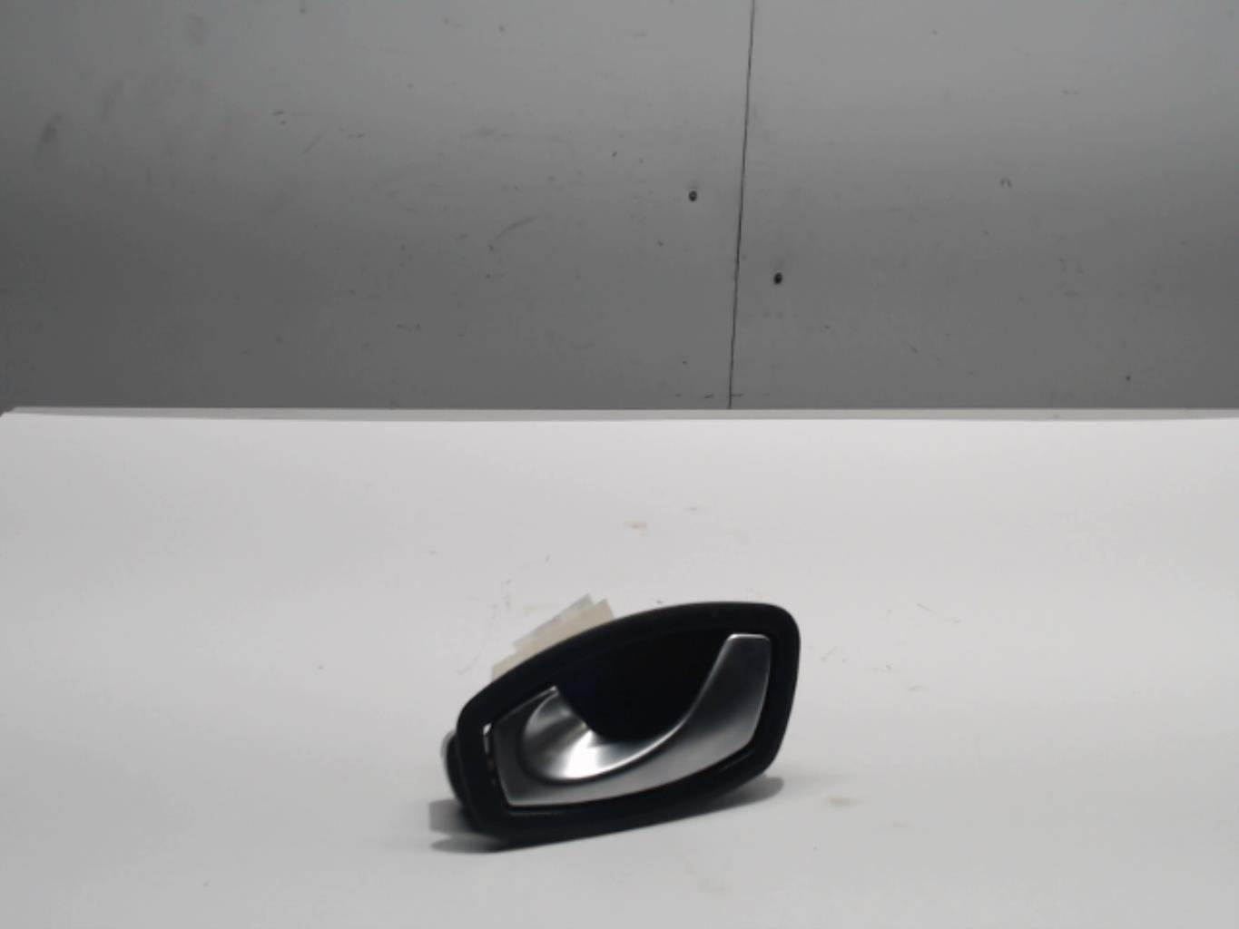 Poignee interieur avant gauche RENAULT MEGANE 3 PHASE 1 Diesel - 1