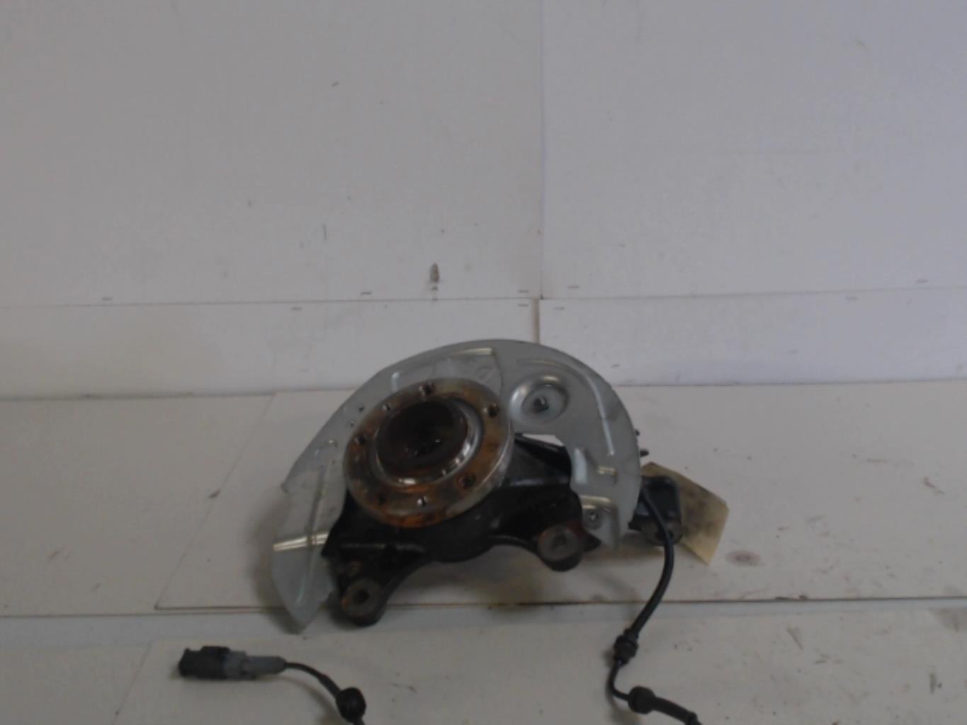 Fusee avant droit PEUGEOT 308 2 PHASE 1  - 1